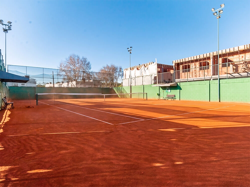 Quadra de tênis — esporte e lazer ao ar livre