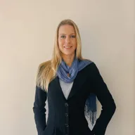 Stephanie Sprengel — corretora especialista no Condomínio Pinewoods